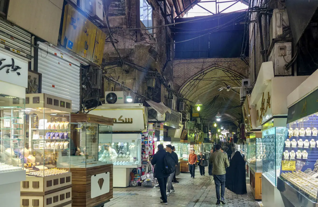 اینجا بازار بزرگ تهران؛ کرکره ها بالاست اما دخل ها آب رفته