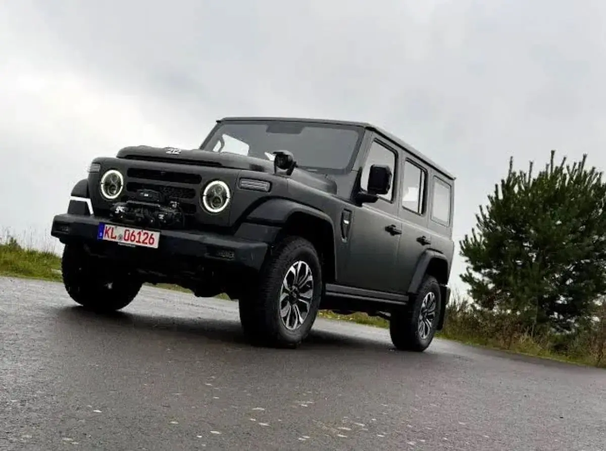 خودروی نظامی ارتش چین وارد ایران شد