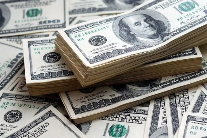 قیمت دلار امروز پنجشنبه 7 اسفند 1404 / عقب‌نشینی دلار از مرز ۱۶۶ هزار تومان + جدول