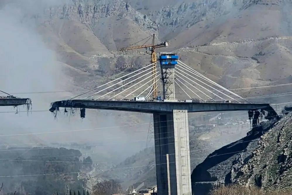 علت بمباران پل های ایران چیست؟/ آیا ترامپ در حال فراهم کردن شرایط حمله زمینی است؟