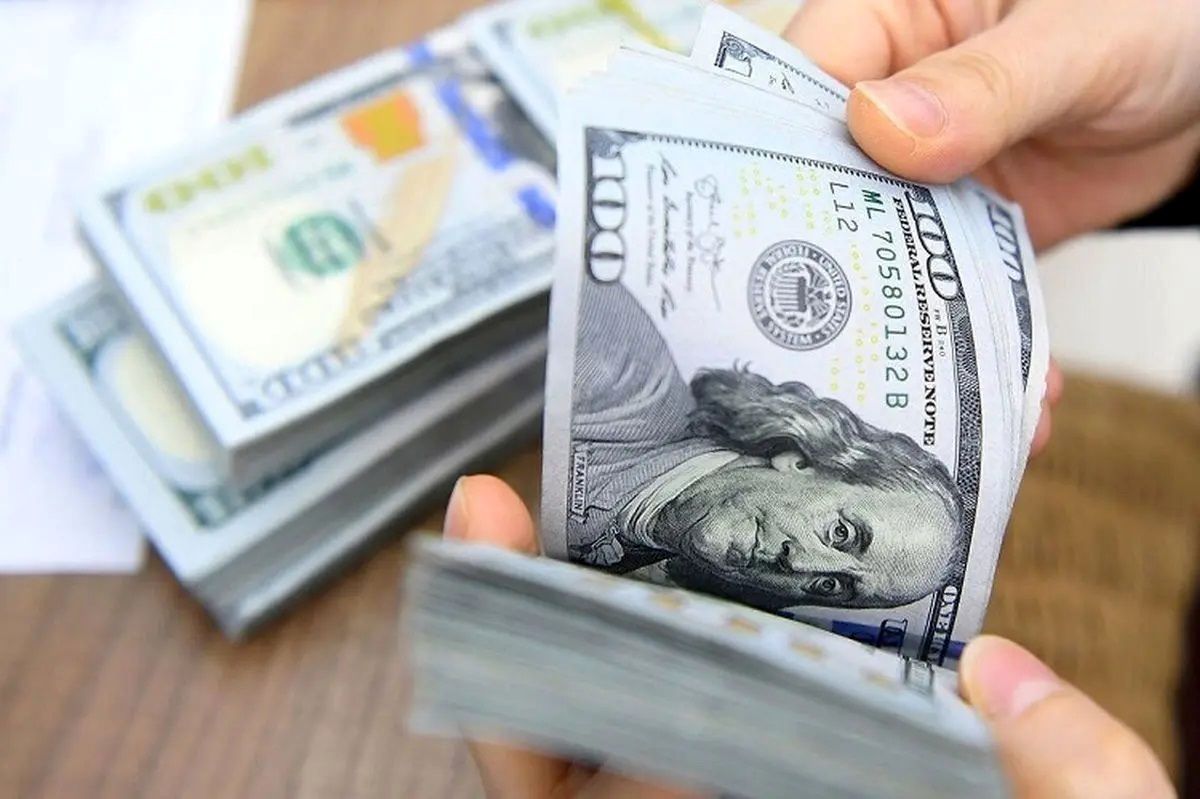 فروش ارز سهمیه ای فقط در ۳ بانک