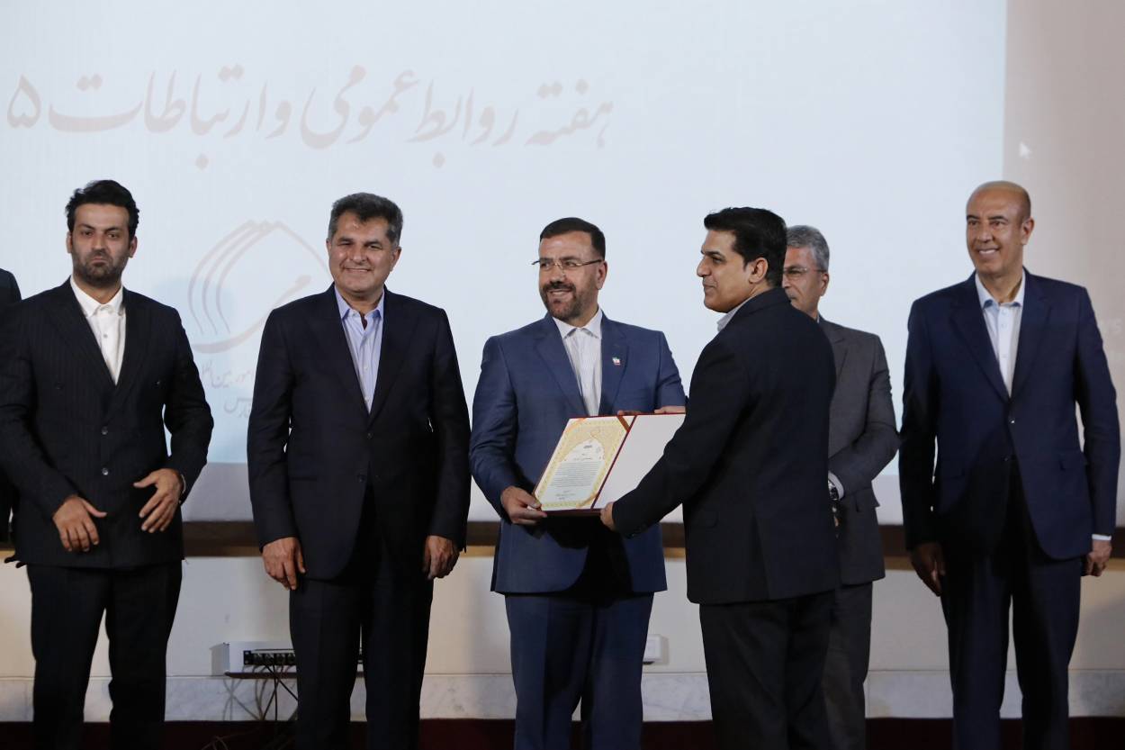 درخشش روابط عمومی آبفا شیراز در همایش سراسری مدیران روابط عمومی دستگاه های اجرایی استان فارس / انتخاب به عنوان روابط عمومی منتخب سال ۱۴۰۴