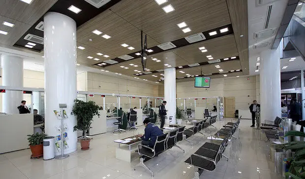 سلب اختیار شهروندان از دارایی هایشان؛ عملیات بانکی غیرممکن است/ کارمندان بانک بیکار و بلاتکلیف نشسته اند