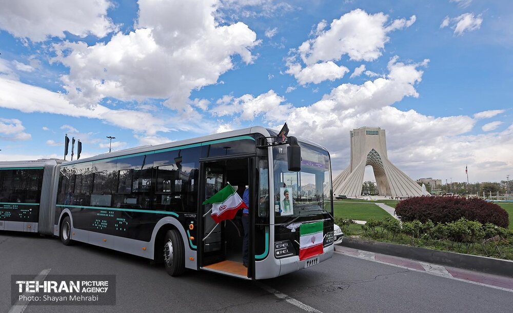 ۱۰۱ اتوبوس دوکابین در خطوط تندروی تهران به کار گرفته شد؛ ورود ۲۹۹ دستگاه دیگر در مسیر توسعه ناوگان پایتخت