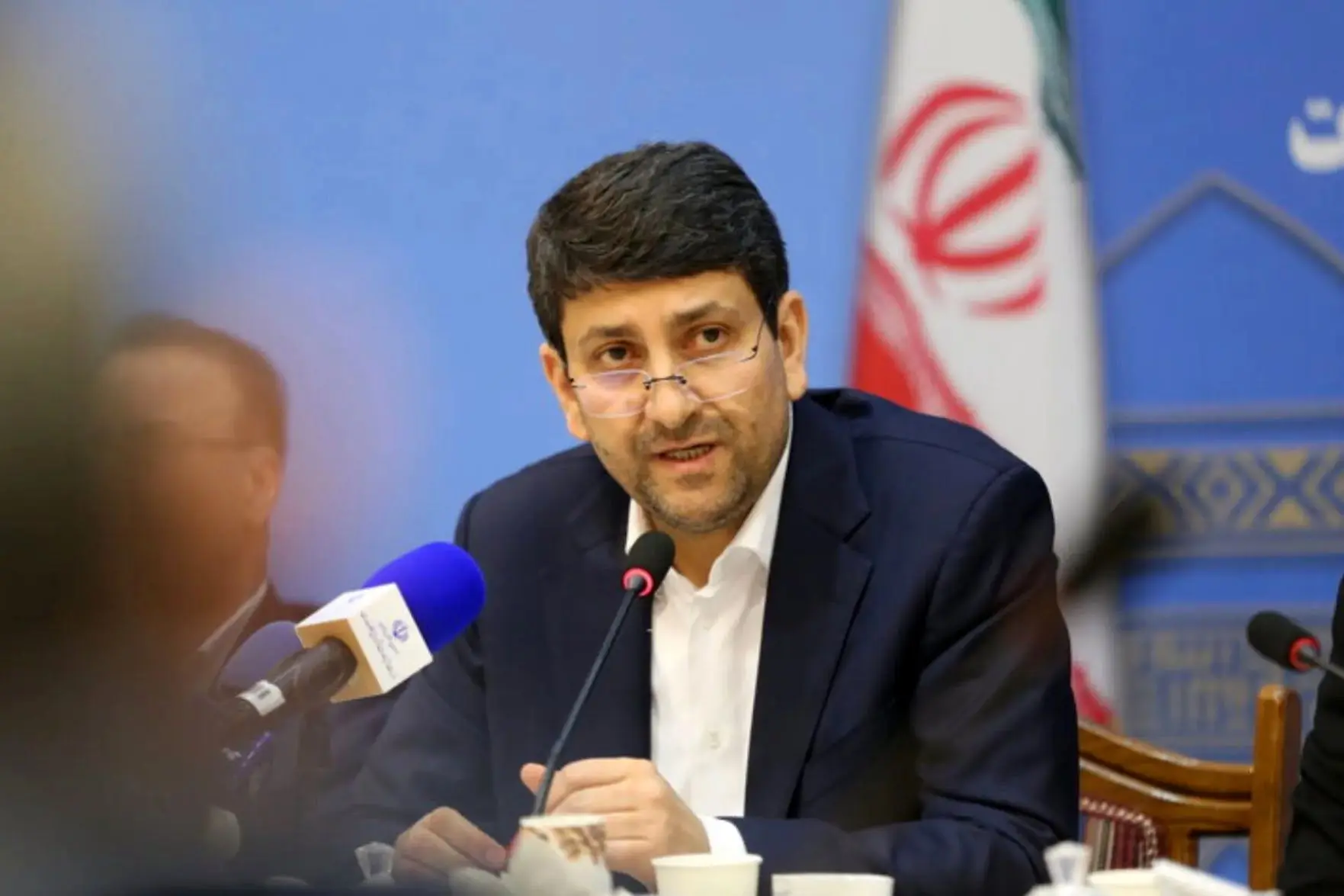 اظهاراتی که اختلالات در خدمات بانک‌ها را به اتصال اینترنت بین‌الملل مرتبط می‌دانند، غیر حرفه‌ای محسوب می‌شود/ عمده خدمات حوزه بانکی Iصلا در خارج از کشور در دسترس نیستند که با باز شدن اینترنت، برای آن‌ها اتفاقی بیفتد